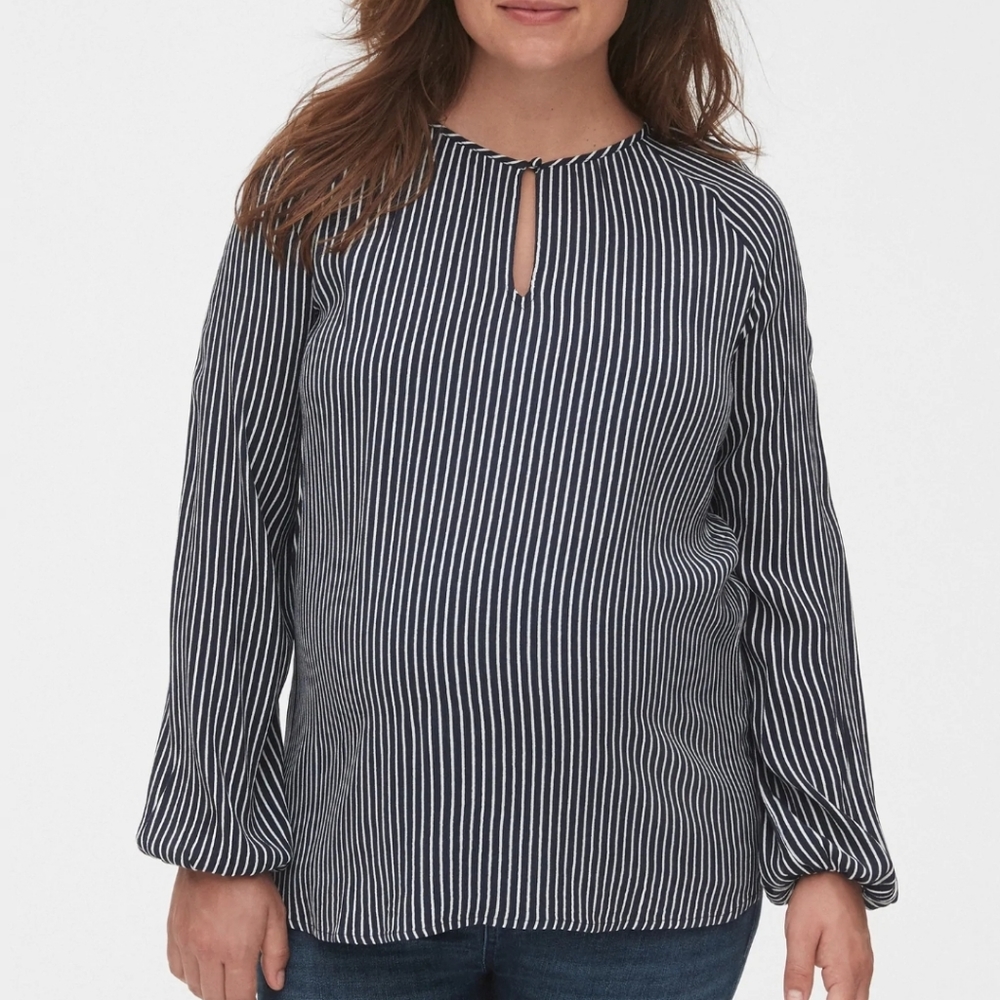 👀50% OFF👀👚NWT‼️ GAP Keyhole Pinstripe Blouse